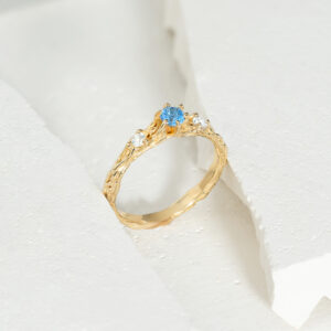 Pierścionek Twigs, złoto z Topazem i Moiisanitami